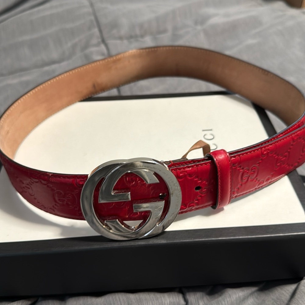 Men Red Authentic Gucci GG Buckle
Leather Belt Size 75 (30)